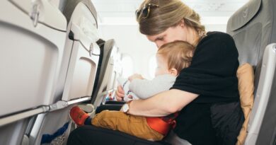 Vad ska du tänka på när du reser med spädbarn
